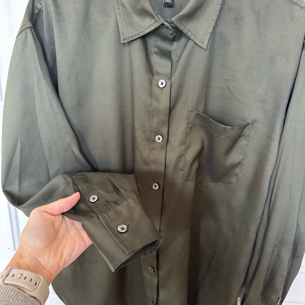 Banana Republic Button-Down Shirt - Picture 3 of 4